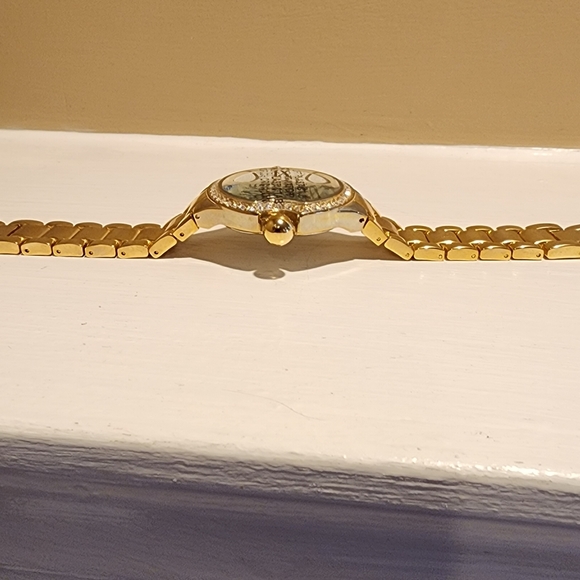 VT Luxe Watch - Picture 4 of 6